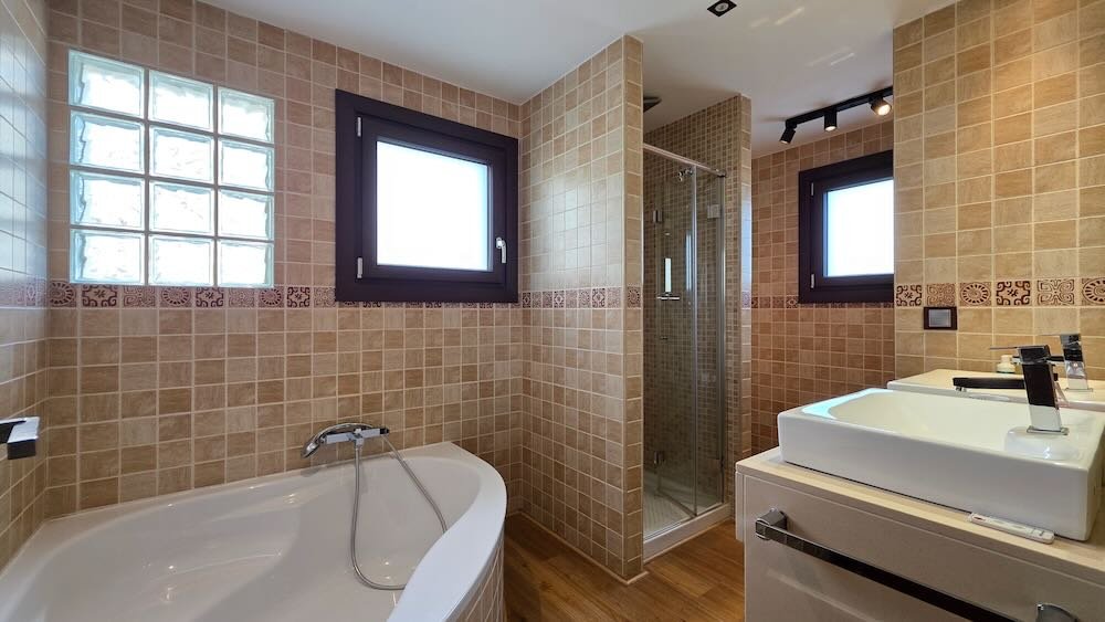 Property 2464 - Image 36